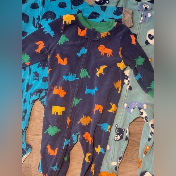 12 month Carter pajamas - Picture 3 of 5
